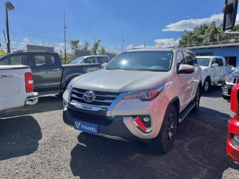 TOYOTA Hilux SW4 2.8 4P SRX 4X4 DIAMOND 7 LUGARES TURBO DIESEL AUTOMTICO, Foto 2