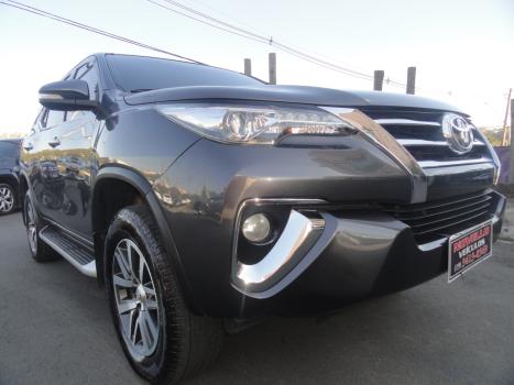 TOYOTA Hilux SW4 2.8 4P SRX 4X4 TURBO DIESEL AUTOMTICO, Foto 2