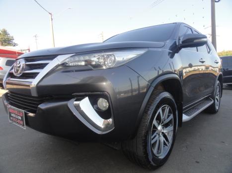 TOYOTA Hilux SW4 2.8 4P SRX 4X4 TURBO DIESEL AUTOMTICO, Foto 4