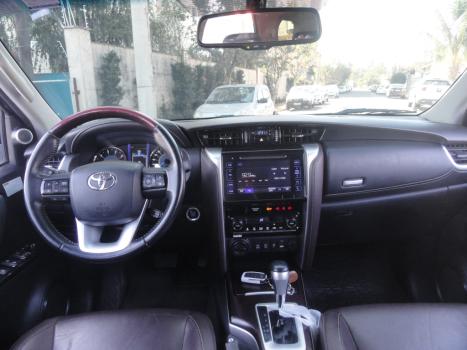 TOYOTA Hilux SW4 2.8 4P SRX 4X4 TURBO DIESEL AUTOMTICO, Foto 15
