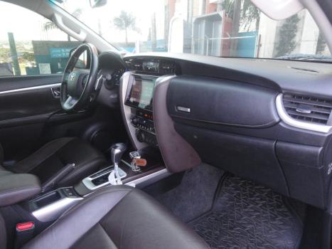 TOYOTA Hilux SW4 2.8 4P SRX 4X4 TURBO DIESEL AUTOMTICO, Foto 19