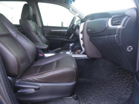 TOYOTA Hilux SW4 2.8 4P SRX 4X4 TURBO DIESEL AUTOMTICO, Foto 21