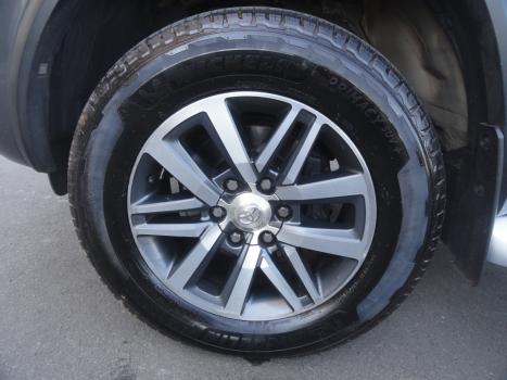 TOYOTA Hilux SW4 2.8 4P SRX 4X4 TURBO DIESEL AUTOMTICO, Foto 22