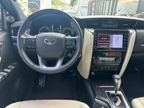 TOYOTA Hilux SW4 2.8 4P SRX 4X4 DIAMOND 7 LUGARES TURBO DIESEL AUTOMTICO, Foto 12