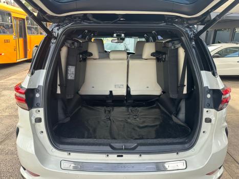 TOYOTA Hilux SW4 2.8 4P SRX 4X4 DIAMOND 7 LUGARES TURBO DIESEL AUTOMTICO, Foto 13