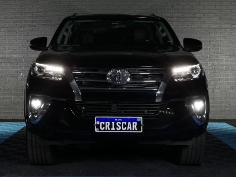 TOYOTA Hilux SW4 2.8 16V 4P SRX 4X4 7 LUGARES TURBO DIESEL AUTOMTICO, Foto 2