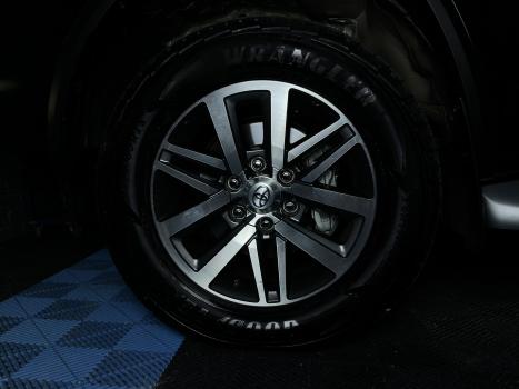 TOYOTA Hilux SW4 2.8 16V 4P SRX 4X4 7 LUGARES TURBO DIESEL AUTOMTICO, Foto 5