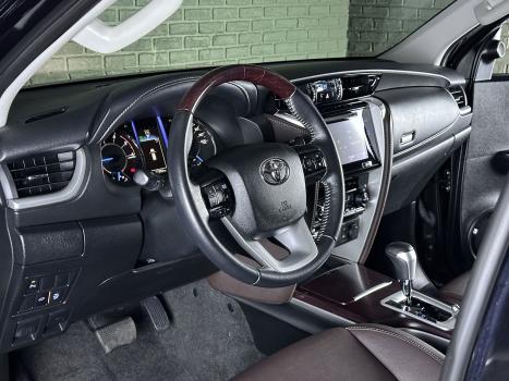 TOYOTA Hilux SW4 2.8 16V 4P SRX 4X4 7 LUGARES TURBO DIESEL AUTOMTICO, Foto 8