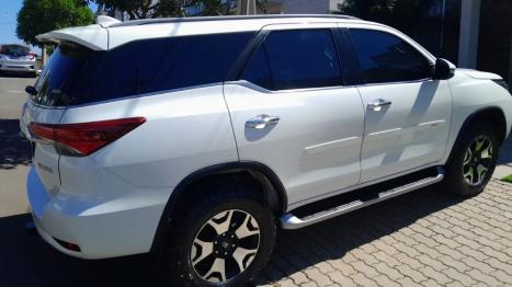 TOYOTA Hilux SW4 2.8 4P SRX 4X4 DIAMOND 7 LUGARES TURBO DIESEL AUTOMTICO, Foto 2