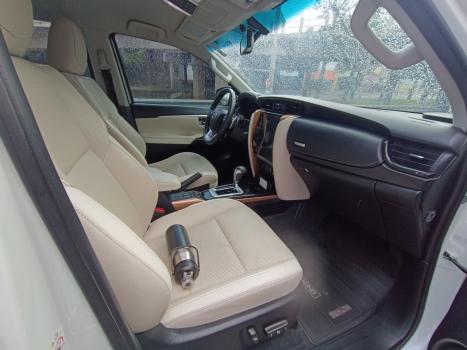 TOYOTA Hilux SW4 2.8 4P SRX 4X4 DIAMOND 7 LUGARES TURBO DIESEL AUTOMTICO, Foto 9