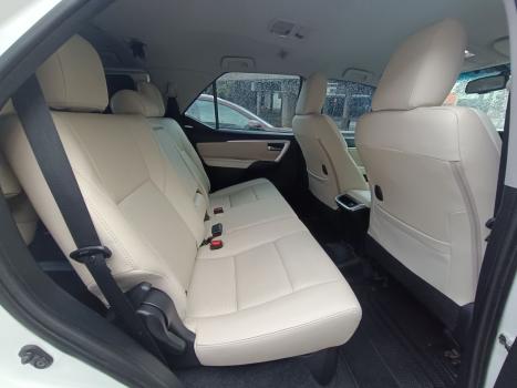 TOYOTA Hilux SW4 2.8 4P SRX 4X4 DIAMOND 7 LUGARES TURBO DIESEL AUTOMTICO, Foto 10