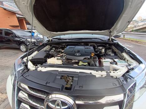 TOYOTA Hilux SW4 2.8 4P SRX 4X4 DIAMOND 7 LUGARES TURBO DIESEL AUTOMTICO, Foto 12