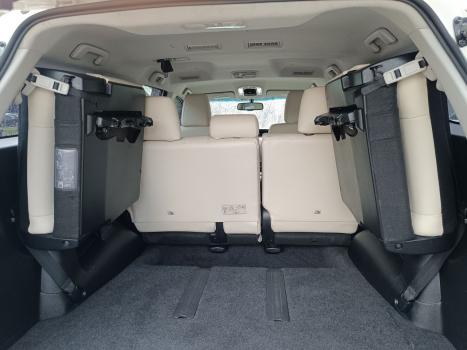 TOYOTA Hilux SW4 2.8 4P SRX 4X4 DIAMOND 7 LUGARES TURBO DIESEL AUTOMTICO, Foto 13