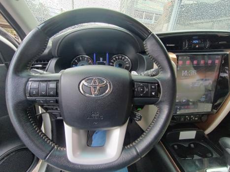 TOYOTA Hilux SW4 2.8 4P SRX 4X4 DIAMOND 7 LUGARES TURBO DIESEL AUTOMTICO, Foto 14