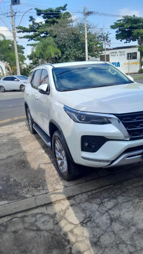 TOYOTA Hilux SW4 2.8 16V 4P SRX 4X4 7 LUGARES TURBO DIESEL AUTOMTICO, Foto 3