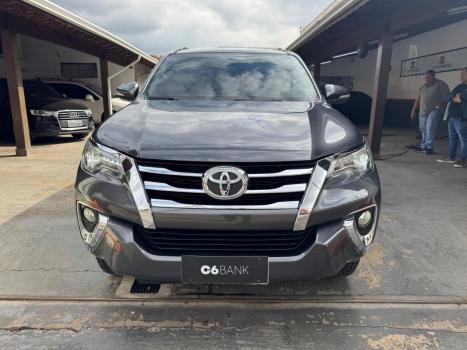 TOYOTA Hilux SW4 2.8 16V 4P SRX 4X4 7 LUGARES TURBO DIESEL AUTOMTICO, Foto 1