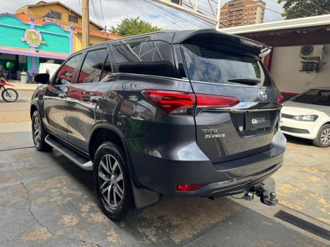 TOYOTA Hilux SW4 2.8 16V 4P SRX 4X4 7 LUGARES TURBO DIESEL AUTOMTICO, Foto 2