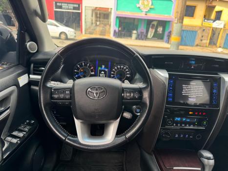 TOYOTA Hilux SW4 2.8 16V 4P SRX 4X4 7 LUGARES TURBO DIESEL AUTOMTICO, Foto 3