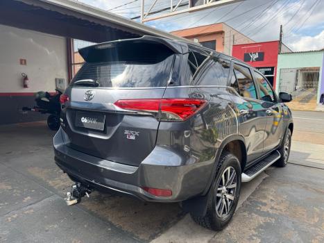 TOYOTA Hilux SW4 2.8 16V 4P SRX 4X4 7 LUGARES TURBO DIESEL AUTOMTICO, Foto 13
