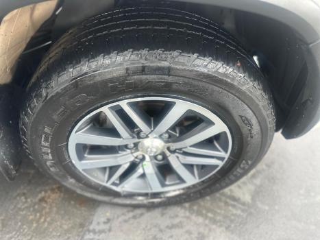 TOYOTA Hilux SW4 2.8 16V 4P SRX 4X4 7 LUGARES TURBO DIESEL AUTOMTICO, Foto 4