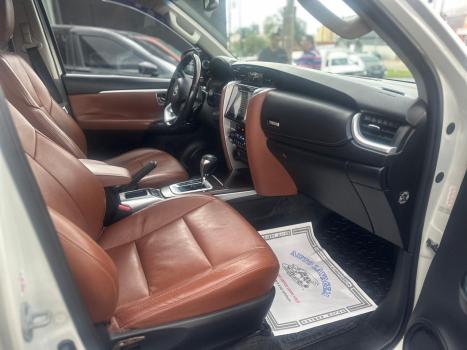 TOYOTA Hilux SW4 2.8 16V 4P SRX 4X4 7 LUGARES TURBO DIESEL AUTOMTICO, Foto 5