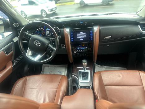 TOYOTA Hilux SW4 2.8 16V 4P SRX 4X4 7 LUGARES TURBO DIESEL AUTOMTICO, Foto 7