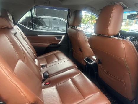 TOYOTA Hilux SW4 2.8 16V 4P SRX 4X4 7 LUGARES TURBO DIESEL AUTOMTICO, Foto 8
