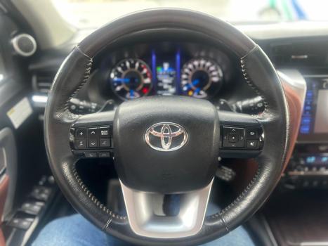 TOYOTA Hilux SW4 2.8 16V 4P SRX 4X4 7 LUGARES TURBO DIESEL AUTOMTICO, Foto 18