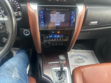 TOYOTA Hilux SW4 2.8 16V 4P SRX 4X4 7 LUGARES TURBO DIESEL AUTOMTICO, Foto 19