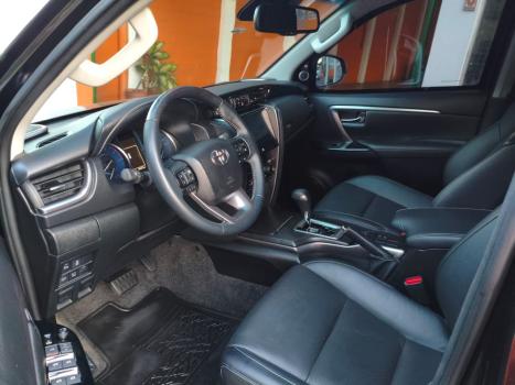 TOYOTA Hilux SW4 2.8 16V 4P SRX 4X4 7 LUGARES TURBO DIESEL AUTOMTICO, Foto 2