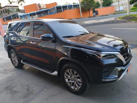 TOYOTA Hilux SW4 2.8 16V 4P SRX 4X4 7 LUGARES TURBO DIESEL AUTOMTICO, Foto 4
