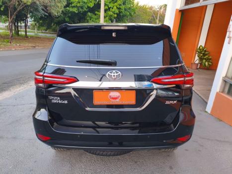 TOYOTA Hilux SW4 2.8 16V 4P SRX 4X4 7 LUGARES TURBO DIESEL AUTOMTICO, Foto 6