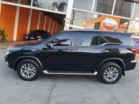 TOYOTA Hilux SW4 2.8 16V 4P SRX 4X4 7 LUGARES TURBO DIESEL AUTOMTICO, Foto 8
