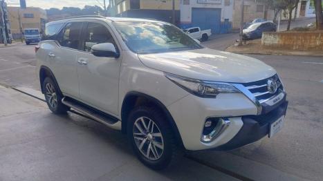 TOYOTA Hilux SW4 2.8 4P SRX 4X4 TURBO DIESEL AUTOMTICO, Foto 1