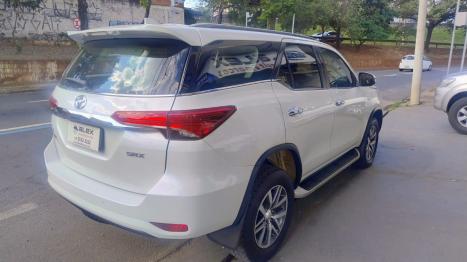 TOYOTA Hilux SW4 2.8 4P SRX 4X4 TURBO DIESEL AUTOMTICO, Foto 5