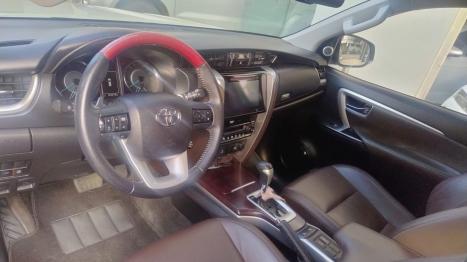 TOYOTA Hilux SW4 2.8 4P SRX 4X4 TURBO DIESEL AUTOMTICO, Foto 6