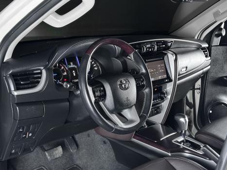 TOYOTA Hilux SW4 2.8 16V 4P SRX 4X4 7 LUGARES TURBO DIESEL AUTOMTICO, Foto 7