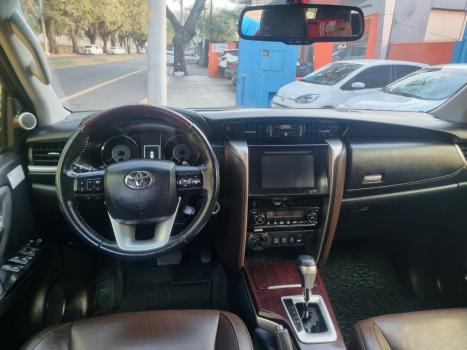 TOYOTA Hilux SW4 2.8 16V 4P SRX 4X4 7 LUGARES TURBO DIESEL AUTOMTICO, Foto 2