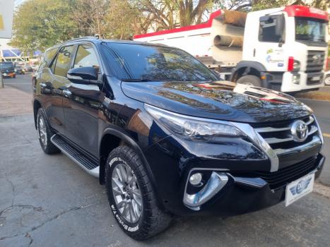 TOYOTA Hilux SW4 2.8 16V 4P SRX 4X4 7 LUGARES TURBO DIESEL AUTOMTICO, Foto 3