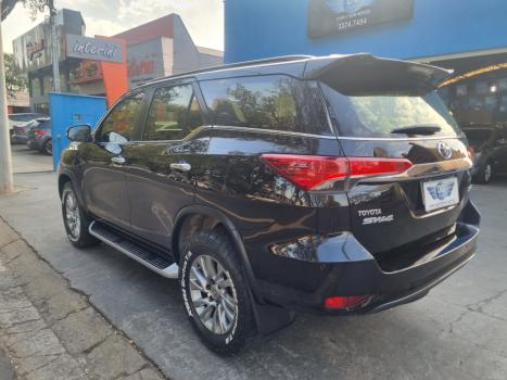 TOYOTA Hilux SW4 2.8 16V 4P SRX 4X4 7 LUGARES TURBO DIESEL AUTOMTICO, Foto 5
