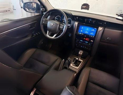 TOYOTA Hilux SW4 2.8 16V 4P SRX PLATINUM 4X4 7 LUGARES TURBO DIESEL AUTOMTICO, Foto 7