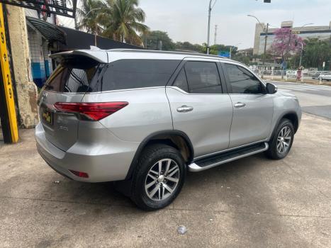 TOYOTA Hilux SW4 2.8 4P SRX 4X4 TURBO DIESEL AUTOMTICO, Foto 4