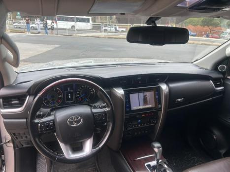 TOYOTA Hilux SW4 2.8 4P SRX 4X4 TURBO DIESEL AUTOMTICO, Foto 7