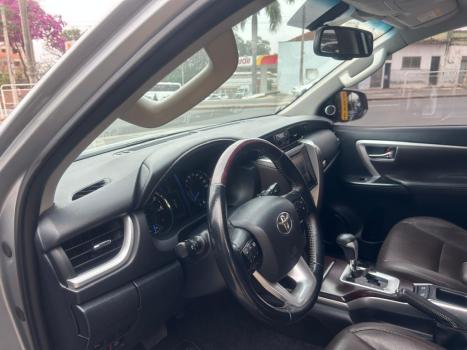 TOYOTA Hilux SW4 2.8 4P SRX 4X4 TURBO DIESEL AUTOMTICO, Foto 9