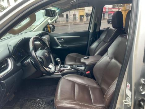 TOYOTA Hilux SW4 2.8 4P SRX 4X4 TURBO DIESEL AUTOMTICO, Foto 10