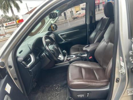TOYOTA Hilux SW4 2.8 4P SRX 4X4 TURBO DIESEL AUTOMTICO, Foto 11
