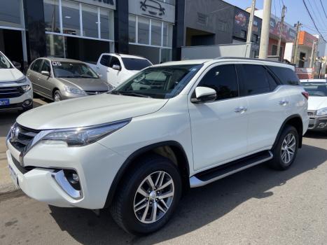 TOYOTA Hilux SW4 2.8 16V 4P SRX 4X4 7 LUGARES TURBO DIESEL AUTOMTICO, Foto 2