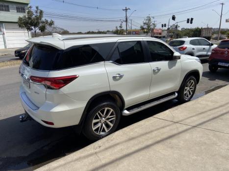 TOYOTA Hilux SW4 2.8 16V 4P SRX 4X4 7 LUGARES TURBO DIESEL AUTOMTICO, Foto 3