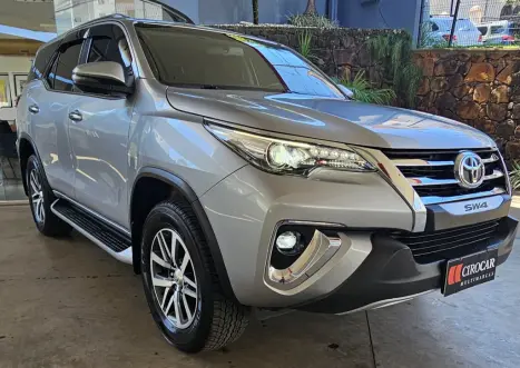 TOYOTA Hilux SW4 2.8 16V 4P SRX 4X4 7 LUGARES TURBO DIESEL AUTOMTICO, Foto 1