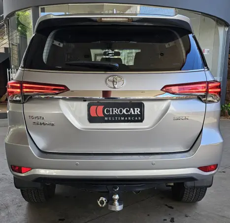 TOYOTA Hilux SW4 2.8 16V 4P SRX 4X4 7 LUGARES TURBO DIESEL AUTOMTICO, Foto 6